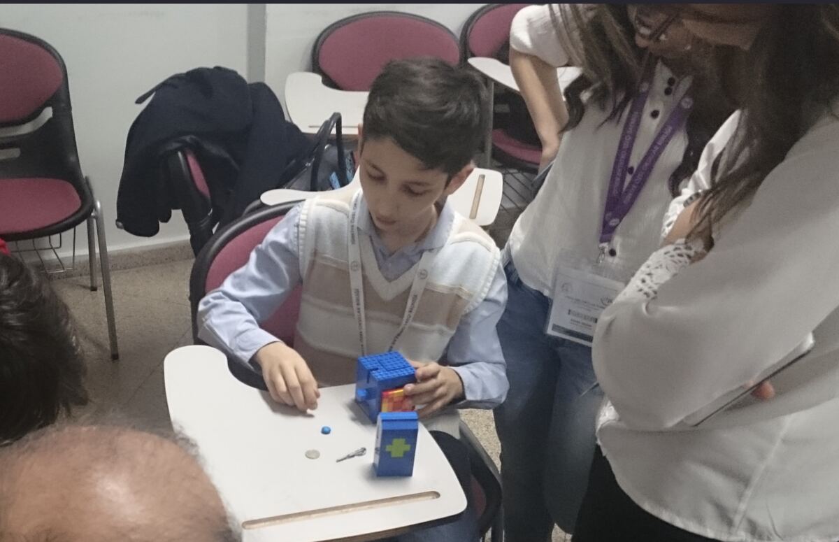 Batu demonstrating a LEGO candy-dispensing machine in 2016